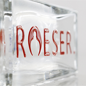 Logo der Firma Roeser im Reliefdruck
