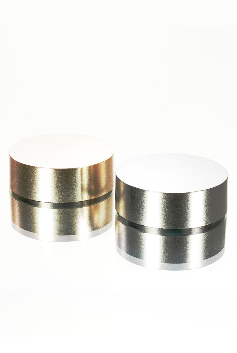 2 metallisierte Deckel in silber und gold